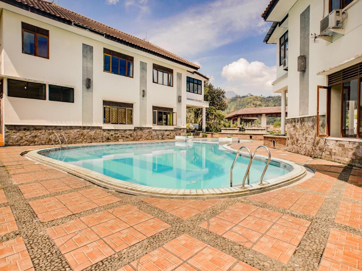 Oyo 3896 Villa Pesona Wisata Puncak Cianjur Exteriér fotografie